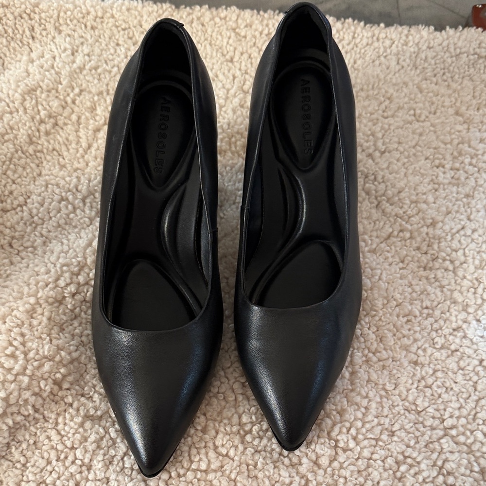 AEROSOLES Women's Classic Black Heels